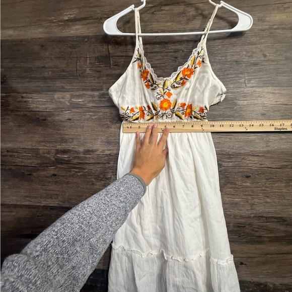 Elegant White Midi Dress with Orange Floral Accents - Picture 2 of 8